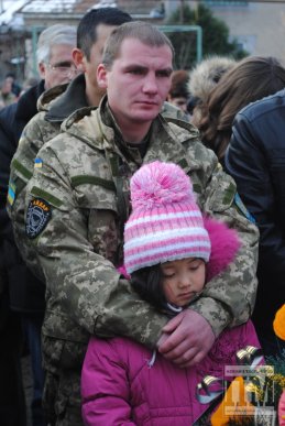 На Мукачівщині прощались з добровольцем "Айдару" Олегом "Скіфом" Сидором (ФОТОРЕПОРТАЖ) – 12