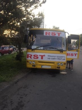 В Ужгороді маршрутка наїхала на візочок із дитиною  – 04 В Ужгороді маршрутка наїхала на візочок із дитиною  – 04