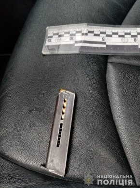 Помітно нервував: поліцейські зупинили молодого жителя найбагатшого закарпатського села – 05