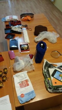 Жінка з чималою сумою грошей та ювелірними виробами переховувалася у туалеті потяга – 01 Жінка з чималою сумою грошей та ювелірними виробами переховувалася у туалеті потяга – 01