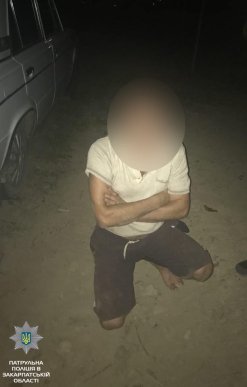 В Ужгороді вночі спіймали чоловіка, що намагався зняти номерний знак із автомобіля – 04 В Ужгороді вночі спіймали чоловіка, що намагався зняти номерний знак із автомобіля – 04