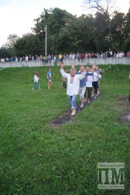 Завершилась сьогоднішня святкова програма у Мукачеві вуглеходінням (ФОТОРЕПОРТАЖ) – 06