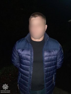 На Закарпатті правоохоронці затримали водія та пасажира – 01 На Закарпатті правоохоронці затримали водія та пасажира – 01