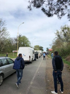 На двох пунктах пропуску на кордоні зі Словаччиною спостерігаються кілометрові черги – 04