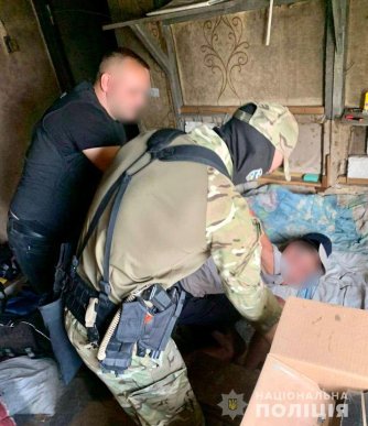 Поліція затримала зловмисника з іншої області, який обікрав будинок на Мукачівщині – 02 Поліція затримала зловмисника з іншої області, який обікрав будинок на Мукачівщині – 02