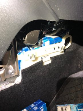 Митники затримали водія, який віз у авто контрабанду – 01