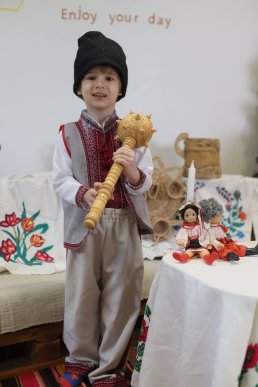 Діти в захваті, батьки — задоволені: як у Мукачеві діє студія сучасних методів навчання «Bee Yourself» – 09