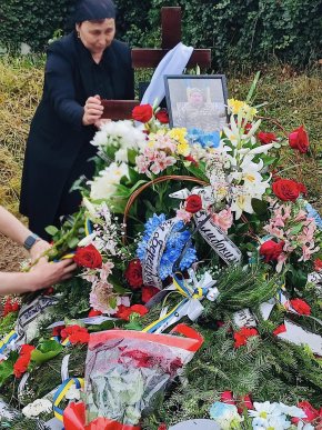 Сьогодні поховали закарпатця, який загинув, боронячи незалежність України – 04