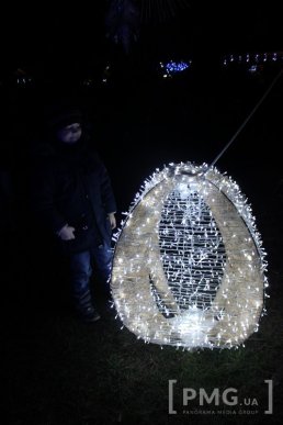 Другий день фестивалю "Червене вино – 2016" супроводжувався виступами закарпатських співаків – 01