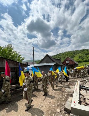 У Героя залишились 2 донечки: на Закарпатті поховали захисника – 07 У Героя залишились 2 донечки: на Закарпатті поховали захисника – 07