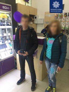 В Ужгороді обманули продавця і розрахувались за телефон фальшивими купюрами – 02 В Ужгороді обманули продавця і розрахувались за телефон фальшивими купюрами – 02