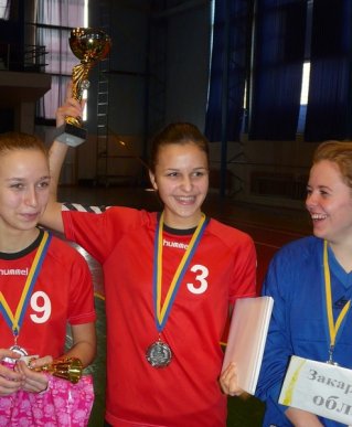 Львівська команда стала переможницею всеукраїнських змагань серед юних гандболісток (ФОТО) – 04