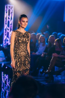 Мода заради життя: на Закарпатті відбувся ІІІ-й благодійний показ мод дизайнерки Роксолани Новак – 44