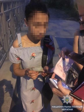 Три дівчини із Закарпаття скоїли у центрі Одеси злочин – 02