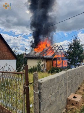 На Закарпатті вирувала велика пожежа – 03