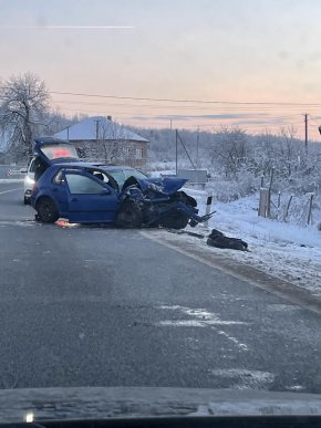 Ранкова автотроща на Закарпатті: дві автівки сильно пошкоджені – 04 Ранкова автотроща на Закарпатті: дві автівки сильно пошкоджені – 04