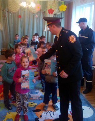 Рятувальники Тячівщини вчили громадян, як уникнути пожежі вдома й на роботі – 05