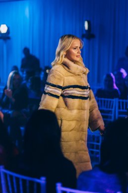 Мода заради життя: на Закарпатті відбувся ІІІ-й благодійний показ мод дизайнерки Роксолани Новак – 110