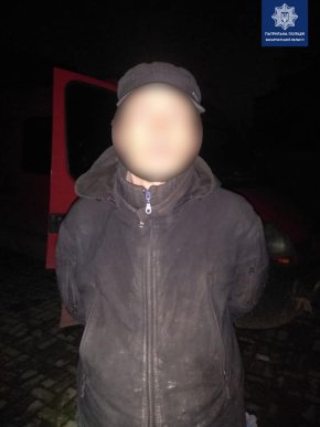 Ввечері двоє невідомих проникли на чуже подвір’’я – 01 Ввечері двоє невідомих проникли на чуже подвір’’я – 01