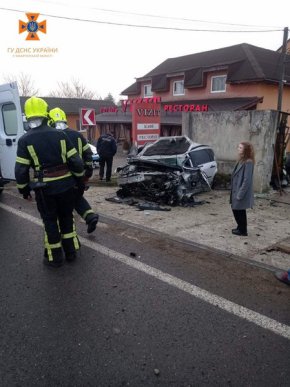 Водійку затисло в салоні: на Закарпатті сталась моторошна аварія – 03 Водійку затисло в салоні: на Закарпатті сталась моторошна аварія – 03