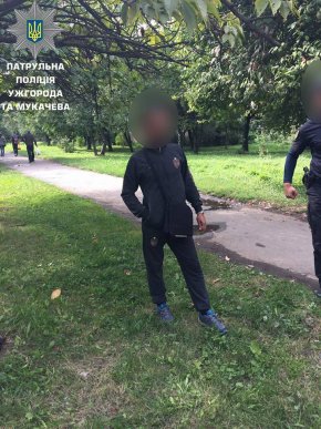 В Ужгороді патрульні зупинили машину, яка, виявляється, знаходилася у розшуку – 01 В Ужгороді патрульні зупинили машину, яка, виявляється, знаходилася у розшуку – 01