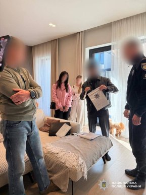 Аферисти продали десять квартир: у поліції розповіли про схему, яка діяла в Ужгороді – 01
