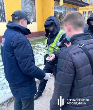 На Закарпатті викрили двох "поліцейських-перевертнів", які скоїли ганебний злочин – 02