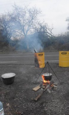 Біля словацького кордону "пересічники" розмістили намети та почали варити бограч – 05