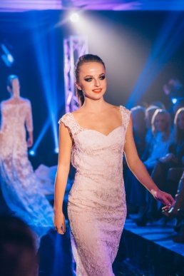 Мода заради життя: на Закарпатті відбувся ІІІ-й благодійний показ мод дизайнерки Роксолани Новак – 48