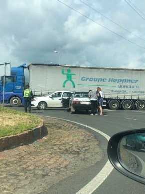 У Мукачеві біля супермаркету "Silverland" трапилась аварія – 01