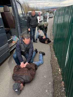 Резонансне викриття в Ужгороді: відомо, кого затримали – 05