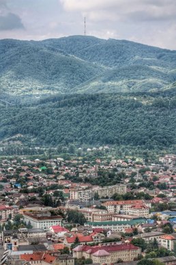 Користувачі соцмереж милуються неймовірними світлинами Хуста з висоти пташиного польоту – 03