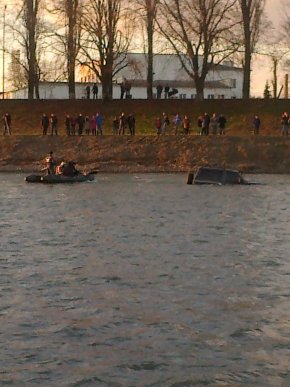 Рятувальники допомогли двом горе-екстремалам вибратись з Ужа – 03