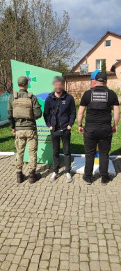 Одинадцять чоловіків намагалися незаконно перетнути кордон в межах області – 02 Одинадцять чоловіків намагалися незаконно перетнути кордон в межах області – 02