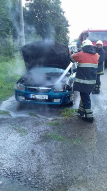 У Хусті під час руху загорілась автівка – 02 У Хусті під час руху загорілась автівка – 02