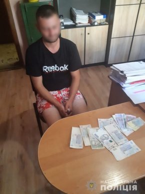 У роздягальні басейну скоїли злочин. Опубліковано відео – 01 У роздягальні басейну скоїли злочин. Опубліковано відео – 01