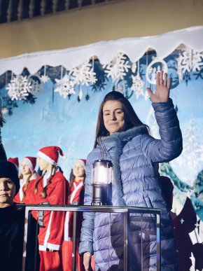 В центрі Мукачева дітлахи отримали солодкі подарунки – 02