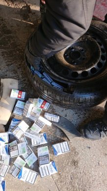 Митники затримали водія, який віз у авто контрабанду – 03