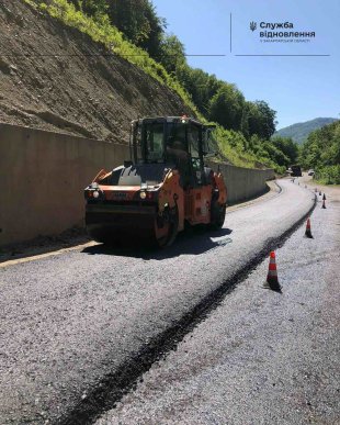 Поблизу кордону з Румунією триває ремонт небезпечної ділянки дороги – 04
