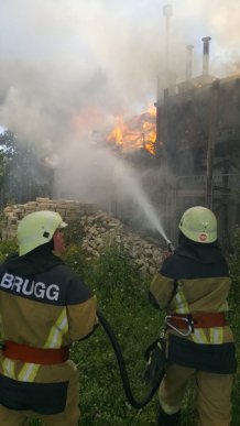 Масштабну пожежу поблизу Ужгорода гасили 25 пожежників – 03