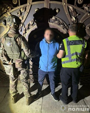 Закарпатська поліція затримала «на гарячому» двох наркоторговців – 01