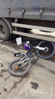 Поліція шукає водія, який збив у Мукачеві велосипедиста і втік – 04