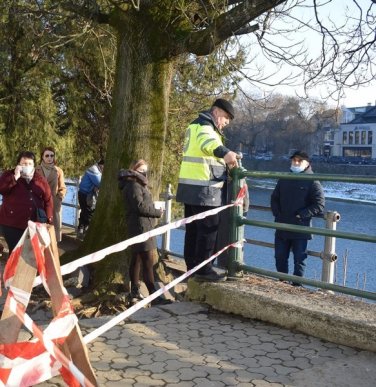 В Ужгороді стався величезний обвал на пішохідній зоні: в міськраді прокоментували інцидент – 01