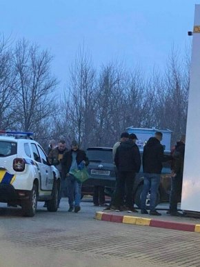 Переполох в Ужгороді: що коїлось на одній із заправок міста – 02 Переполох в Ужгороді: що коїлось на одній із заправок міста – 02