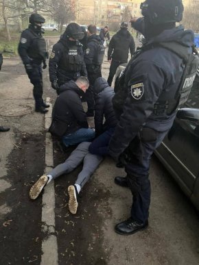 Резонансні затримання у Мукачеві: фото з місця події – 02