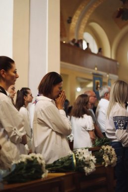 На похорон прийшли сотні людей: Мукачево попрощалося із Романом Жуком – 11