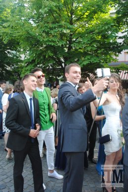 У центрі Мукачева відбувся урочистий парад випускників (ФОТО) – 04