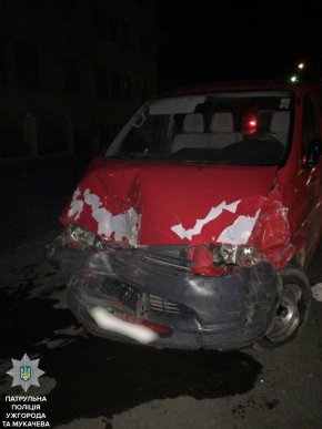 18-річний юнак на "Тойоті" врізався в Мукачеві у "Фольксваген", "Шкоду" та "Мерседес" – 02