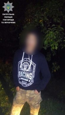 В Ужгороді продовжують красти каналізаційні люки – 04