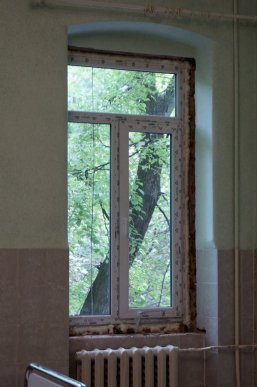 У Мукачівській ЦРЛ замінюють вікна та двері – 01